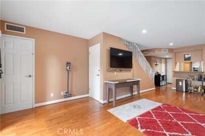 15215 Magnolia Boulevard #102 Photo