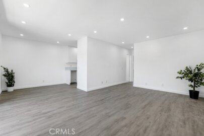 20930 Parthenia Street #206 Photo