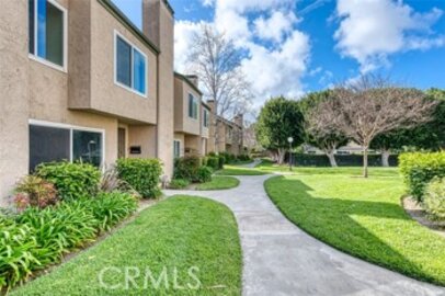 Elegant Newly Listed Fountain Park Townhouse Located at 15943 Royale Court