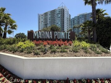 13600 Marina Pointe Drive #615 Photo