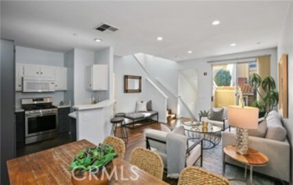 Extraordinary Newly Listed Oak Park Condominium Located at 1905 Crescent Oak