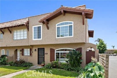 Marvelous Fountain Plaza Townhouse Located at 10059 Los Caballos Court was Just Sold