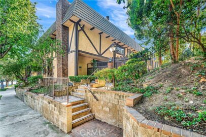 24420 Victory Blvd #5 Photo