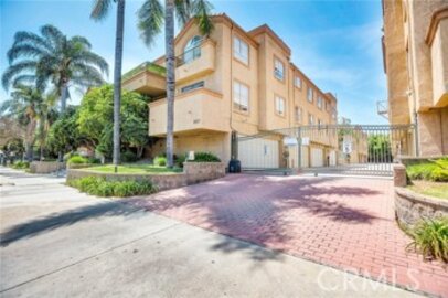 Extraordinary Newly Listed Villa Ventana Condominium Located at 6929 Hazeltine Avenue #C