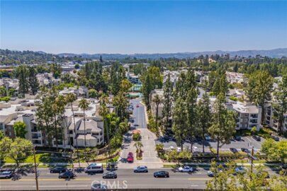 5565 Canoga #117 Photo