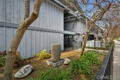 5447 Zelzah #110 Photo