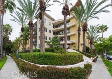 Lovely Newly Listed Crescent Walk Condominium Located at 13200 Pacific Promenade #217