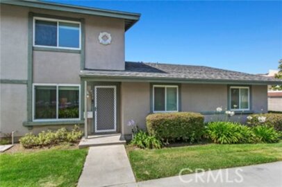 Gorgeous Newly Listed Huntington Townhomes Condominium Located at 4734 Cielo Drive #137