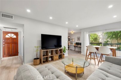 18307 Burbank #5 Photo