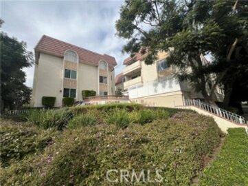 Spectacular Newly Listed Sumner House Condominium Located at 5625 Sumner Way #111