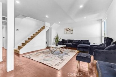 6155 Reseda Boulevard #4 Photo