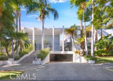 Beautiful Newly Listed Harper Regency Condominium Located at 1255 N Harper Avenue #7