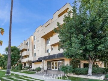 Phenomenal Newly Listed Sherman Court Condominium Located at 19350 Sherman Way #124