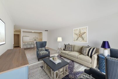 300 Cagney #208 Photo