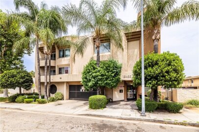 15455 Sherman Way #4 Photo