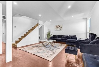 6155 Reseda Boulevard #4 Photo