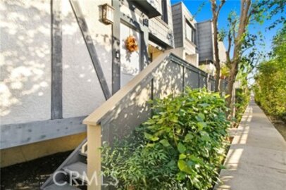 Delightful Newly Listed Tarzana Gardens Townhouse Located at 18550 Hatteras #4