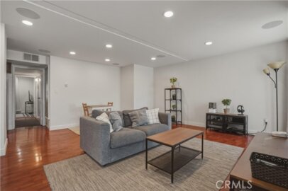 6151 Reseda Boulevard #13 Photo