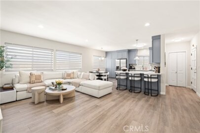 5354 Lindley #310 Photo