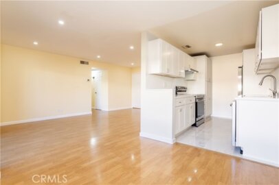 5414 Newcastle Avenue #8 Photo