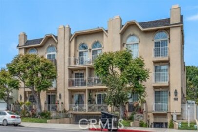 Outstanding Newly Listed Villas at Moorpark Condominium Located at 11445 Moorpark Street #5