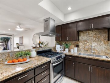 1143 N Broadway Photo