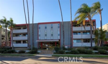 Delightful Parkridge Condominium Located at 4915 Tyrone Avenue #318 was Just Sold