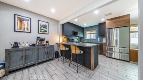 7422 Hazeltine Photo