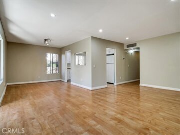 18350 Hatteras #123 Photo