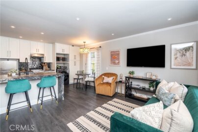 23325 La Crescenta #D Photo