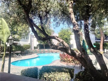 18645 Hatteras #186 Photo