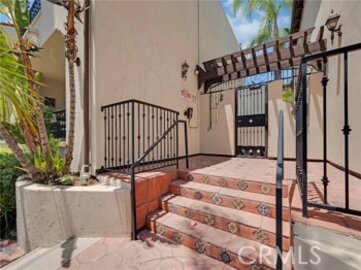 Magnificent Newly Listed Encino Vista Condominium Located at 5753 White Oak Avenue #3