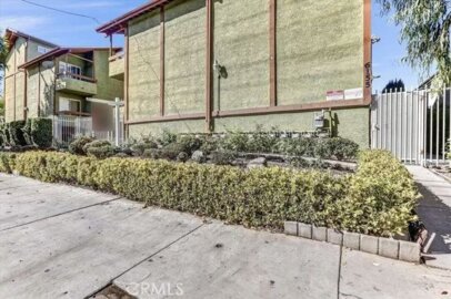 6155 Reseda Boulevard #4 Photo