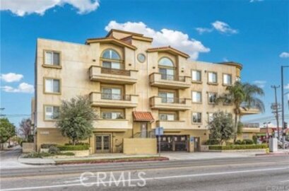 Delightful Newly Listed Corbin Villas Condominium Located at 6800 Corbin #308