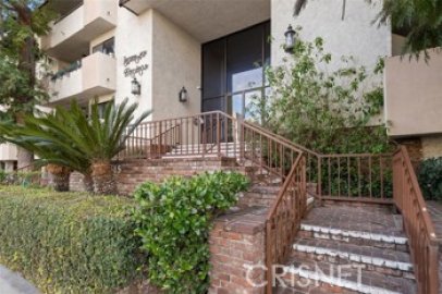 Impressive Elegance Encino Townhouse Located at 5315 Yarmouth Avenue #109 was Just Sold