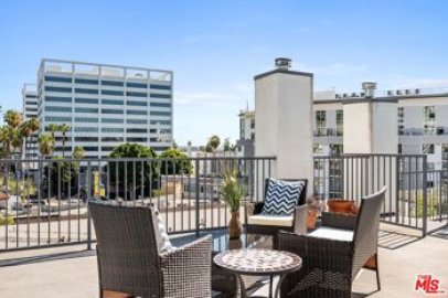 Elegant 7124 Hollywood Condominium Located at 7124 Hollywood Boulevard #1 was Just Sold