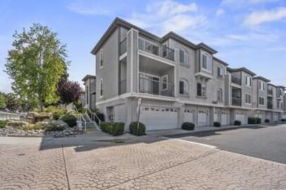 Lovely Cape La Jolla Gardens Condominium Located at 8595 Via Mallorca #D was Just Sold