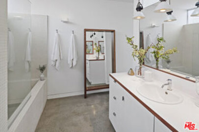 Charming AK Live Work Condominium Located at 1121 Abbot Kinney Boulevard #C was Just Sold