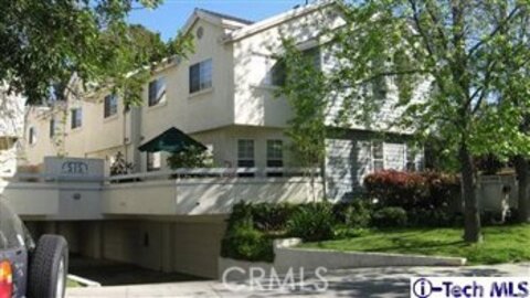 Marvelous Glenwood Terrace Townhouse Located at 515 Glenwood Road #102 was Just Sold