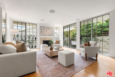 Splendid The Larrabee Condominium Located at 1129 Larrabee Street #3 was Just Sold