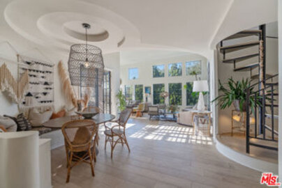 Phenomenal Newly Listed Tamara Condominiums Condominium Located at 12603 Moorpark Street #304