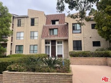 Lovely Fox Hills View Condominium Located at 5625 Cambridge Way #301 was Just Sold