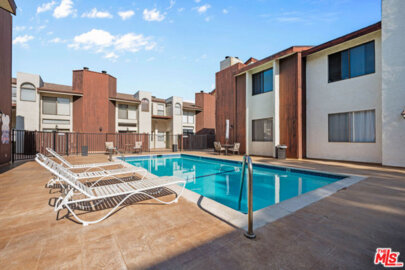 6323 Reseda Boulevard #6 Photo