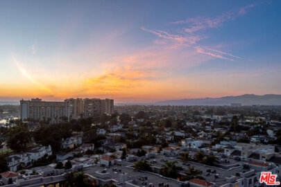 13700 Marina Pointe Drive #1520 Photo