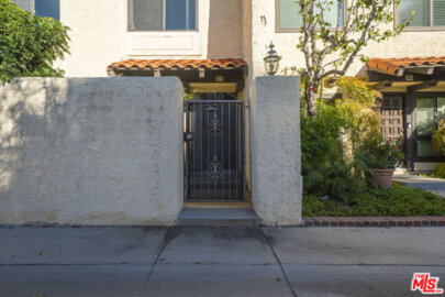 10126 Reseda Boulevard #105 Photo
