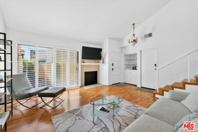 18419 Collins Street #A Photo