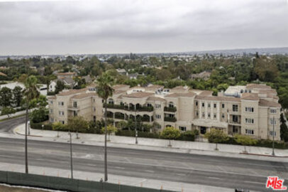 Outstanding Park Wilshire Condominium Located at 4848 Wilshire Boulevard #102 was Just Sold