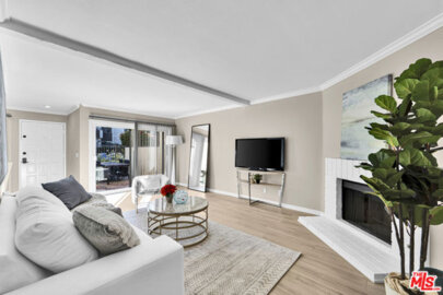 5800 Owensmouth Avenue #40 Photo