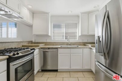 18550 Hatteras Street #45 Photo