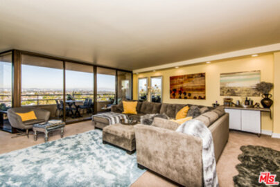 Elegant Marina City Club Condominium Located at 4337 Marina City Drive #439 was Just Sold